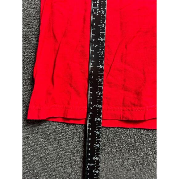 Buc-ees T Shirt It's Not About What's Under The Tree Size L Red Short Sleeves - Picture 4 of 5